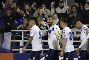 Con Florentín en cancha, Vélez golea a Estudiantes y avanza a octavos
