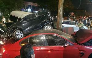 Dos jóvenes provocan un choque que afecta a 9 autos – Prensa 5