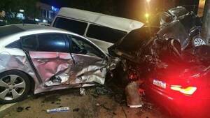 Crónica / [VIDEO] Carrera clandestina deja chalái al menos siete autos