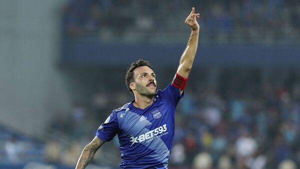 Emelec golea, va a octavos y da tranquilidad a su técnico