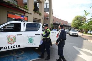 Falsa alarma de bomba en shopping pone en alerta a Policía - Nacionales - ABC Color