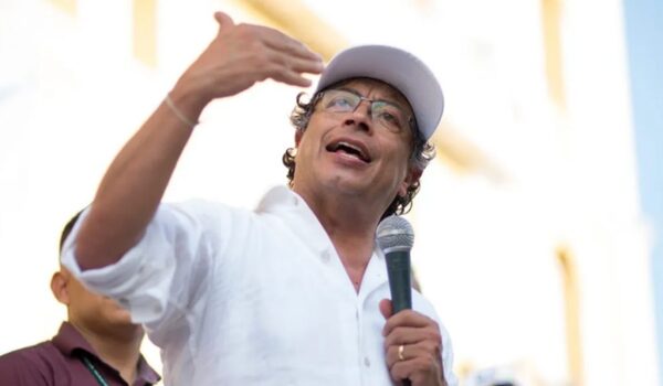 El izquierdista Gustavo Petro lidera encuestas de cara a las presidenciales en Colombia | 1000 Noticias