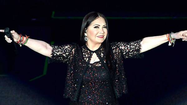 Crónica / No eran "simplemente amigas": Ana Gabriel confesó tener novia