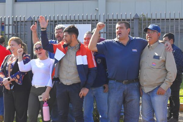 Funcionarios de la ANDE de Villarrica rechazan tercerización de venta de energía eléctrica - Nacionales - ABC Color