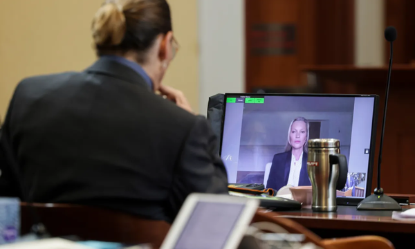 Kate Moss testifica en el juicio de Johnny Depp contra Amber Heard y niega que el actor la tirase por unas escaleras