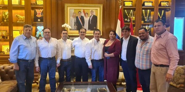 Crece la fuga en el oficialismo: Presidente de la Junta Municipal de Ñemby se suma a Honor Colorado - ADN Digital