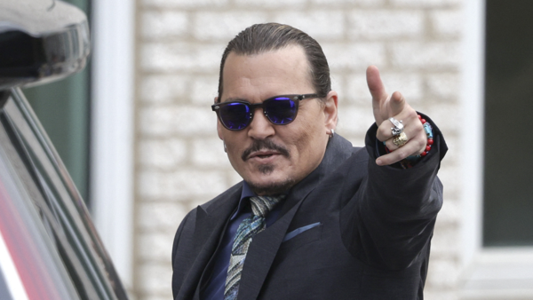 Johnny Depp dice que acusaciones de agresión por parte de Heard son "una locura"