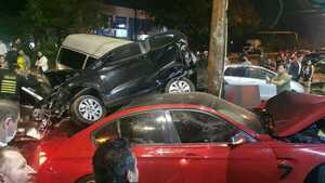 Imputan a "locos del volante" que protagonizaron múltiple choque - La Clave