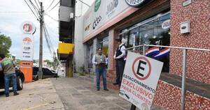 La Nación / Prohibido “reservar” estacionamientos: municipio advierte a comercios de la Avda. Eusebio Ayala