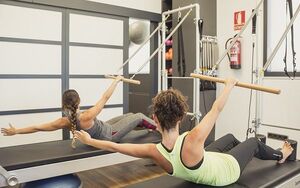 ¿Sabías que el pilates corrige tu postura y previene dolores de espalda?