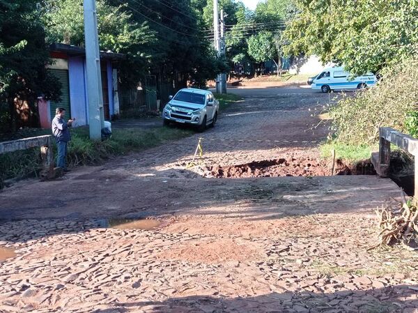 Joven sufre serias lesiones al caer de un puente en mal estado - ABC en el Este - ABC Color