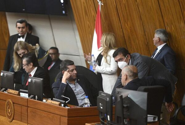 Diputados aprueba proyecto que declara la “muerte civil” a objetores al SMO - Nacionales - ABC Color