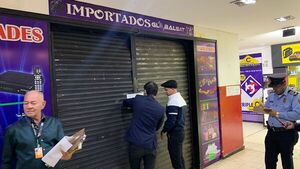 Clausuran local comercial en donde un comprista brasilero fue asaltado - La Clave