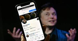 La Nación / Musk afirma que tiene más recursos propios para adquirir Twitter