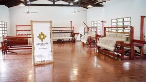 Inauguran la tercera escuela de salvaguarda de tejidos de Carapeguá