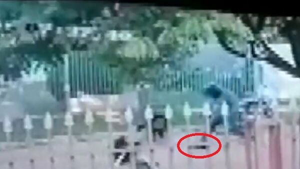 Se le cayó su arma a motochorro y su víctima se salvó de asalto