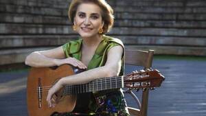 Crónica / ¡Una buena noticia! Berta Rojas recuperó su guitarra