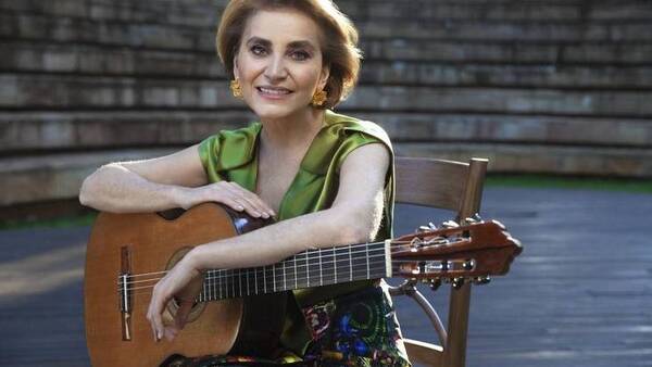 Crónica / ¡Una buena noticia! Berta Rojas recuperó su guitarra