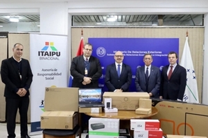 Cancillería recibió equipos informáticos de Itaipu para sistema de reuniones - .::Agencia IP::.