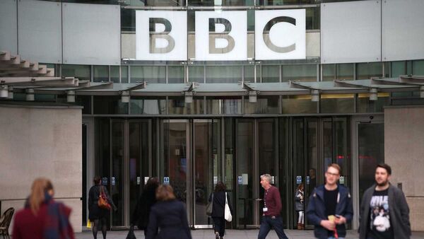 ¿Por qué la BBC suprimirá 1.000 empleos?