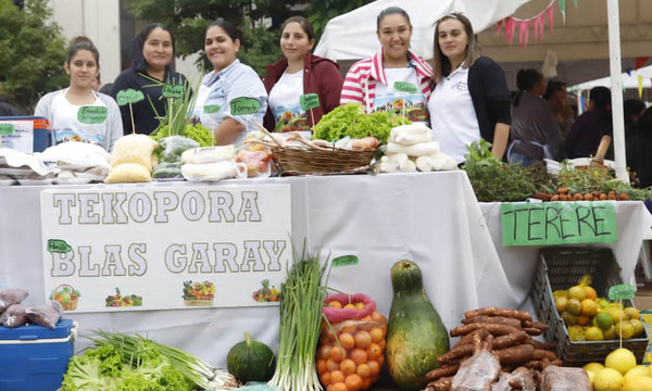 Participantes de Tekoporã ofertaron variedad de productos en una feria en Coronel Oviedo - OviedoPress