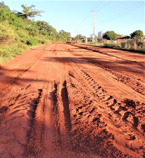 Piden a intendente cumplir con la emergencia vial reparando caminos rurales - Política - ABC Color