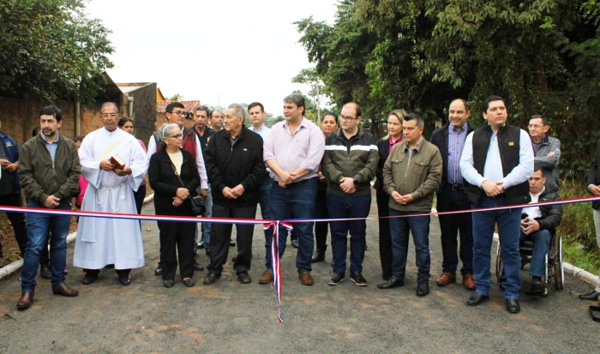 Habilitan el primer tramo de empedrado en la Calle Moreira - Noticiero Paraguay