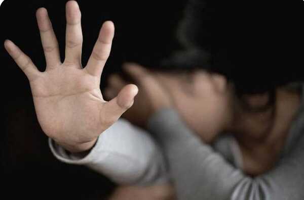SOSPECHAN QUE PADRE EMBARAZÓ A SU HIJA DE 14 AÑOS