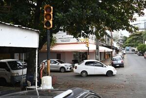 Semáforo descompuesto es un peligro para conductores en microcentro - Nacionales - ABC Color