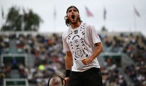 Tsitsipas vuelve a enredarse, pero se mete en tercera ronda - Tenis - ABC Color