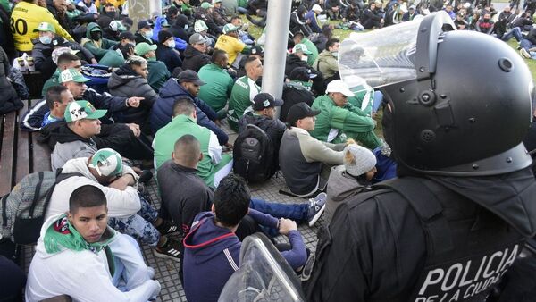 Diario HOY | Hinchas del Deportivo Cali, detenidos en Argentina con cuchillos y puñales