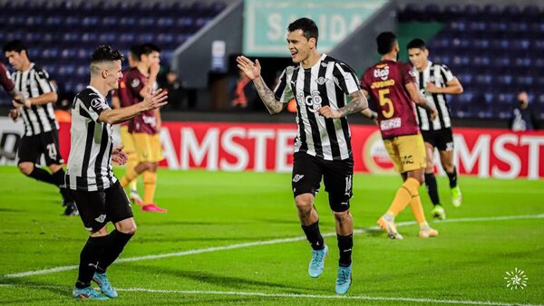 Diario HOY | Libertad golea y clasifica a octavos de final como líder del grupo B