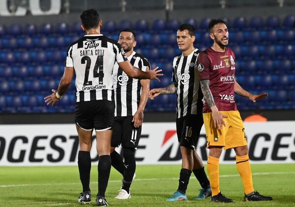 Libertad vs. The Strongest: Golea el gumarelo y queda en primer lugar - Libertad - ABC Color
