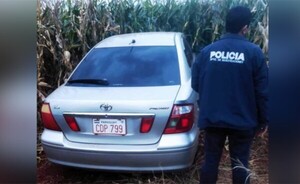 Abandonan automóvil robado durante asalto domiciliario en Yguazú
