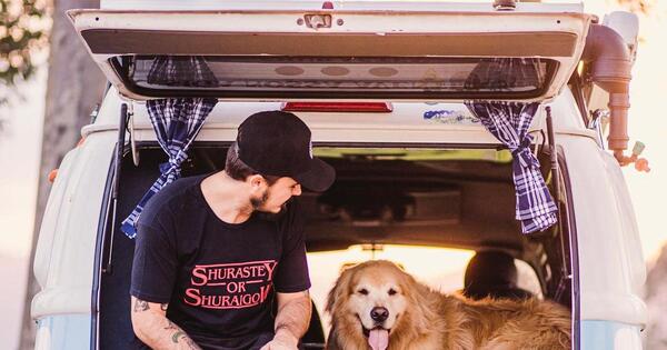 Triste final: Mueren influencer y su perro que viajaban por el mundo