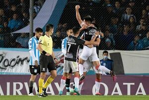 Racing cae ante River de Montevideo y queda eliminado de la Sudamericana - Fútbol Internacional - ABC Color