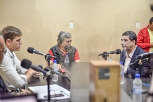 Velázquez acude a radio “pirata” que sería propiedad de ministro de Desarrollo Social - ADN Digital