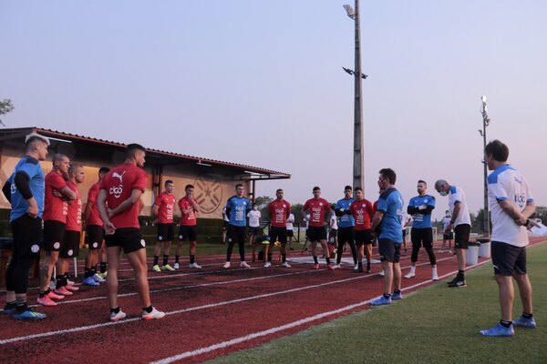 Versus / Los ocho futbolistas del plano local que serán convocados para la gira asiática - PARAGUAYPE.COM