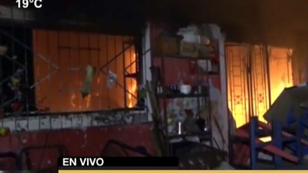 Voraz incendio consume gran parte de una vivienda en Asunción