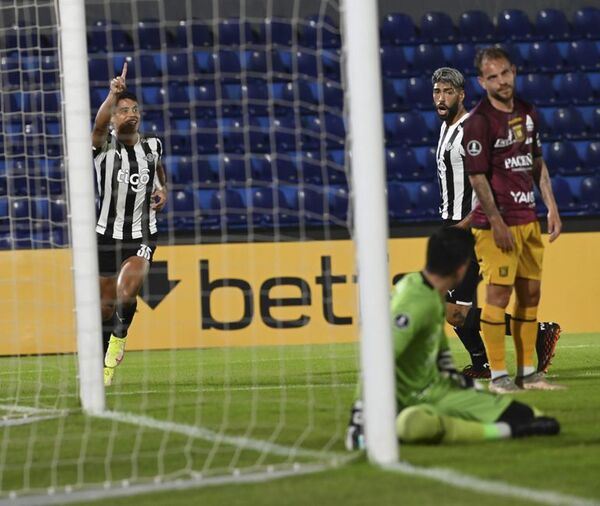 Gumarelo es primero con goleada - Fútbol - ABC Color