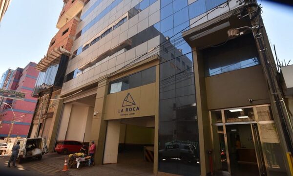 Policias rodean edificio en CDE para frustrar asalto