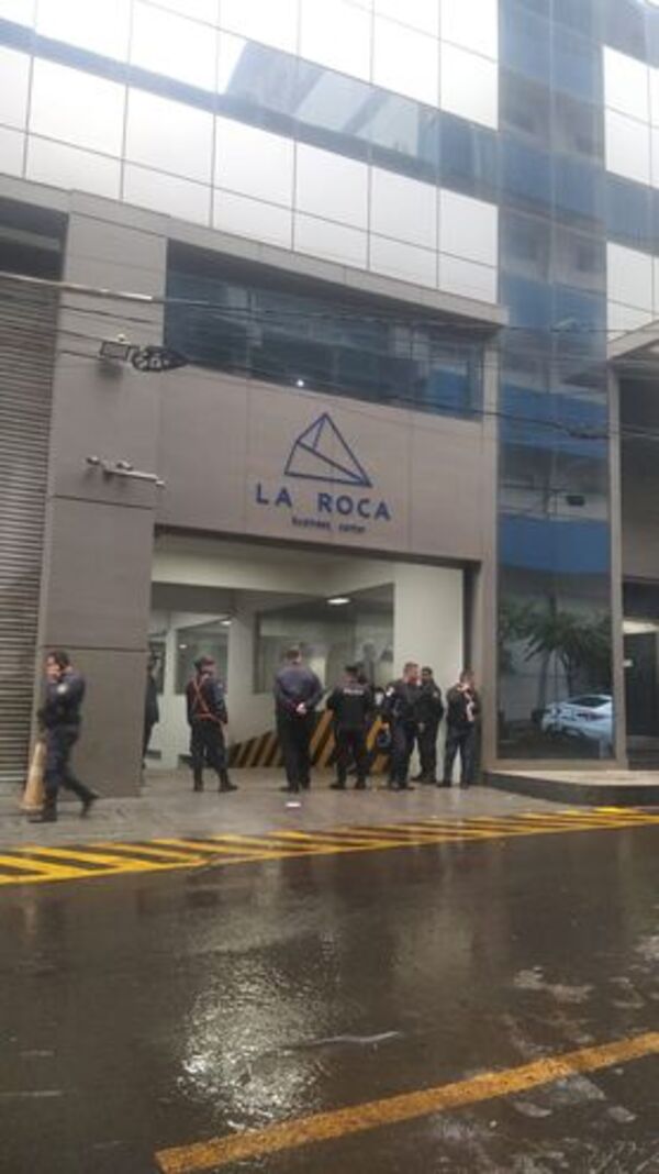 Asalto, toma de rehén, disparos y detenido en edificio céntrico de Ciudad del Este | OnLivePy