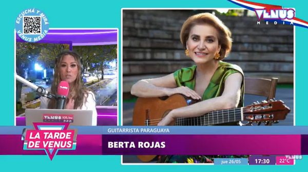 Berta Rojas recupera a «La Rojita» su guitarra que había sido robada