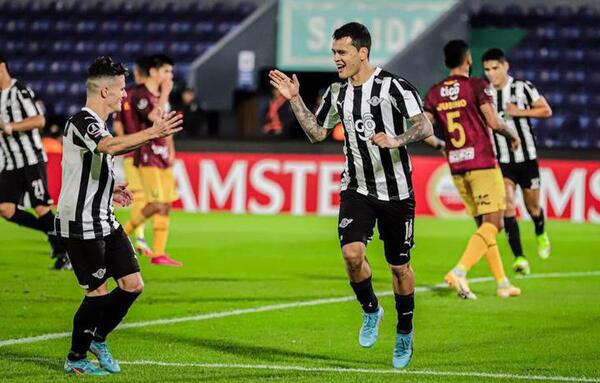 Libertadores: el Guma goleó a The Strongest y clasificó a Octavos siendo líder del grupo