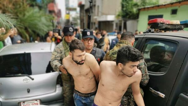 Policía captura a asaltantes que se atrincheraron en edificio de CDE