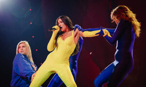 Dua Lipa explica el significado de sus 4 outfits en la gira Future Nostalgia