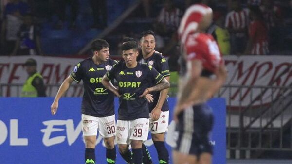 Unión de Santa Fe golea a Junior y avanza a octavos