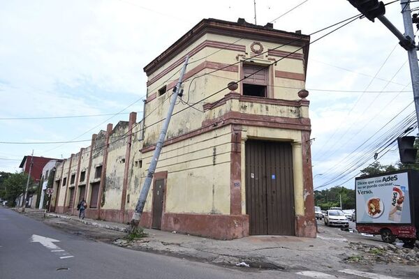 Caserón sobre Artigas y General Santos es propiedad privada