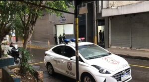 ASALTO CON TOMA DE REHENES EN CDE: DELINCUENTES SE ATRINCHERARON EN UN EDIFICIO PERO TERMINARON DETENIDOS