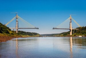 Diario HOY | Nuevo puente con Brasil está a 100 metros de terminar